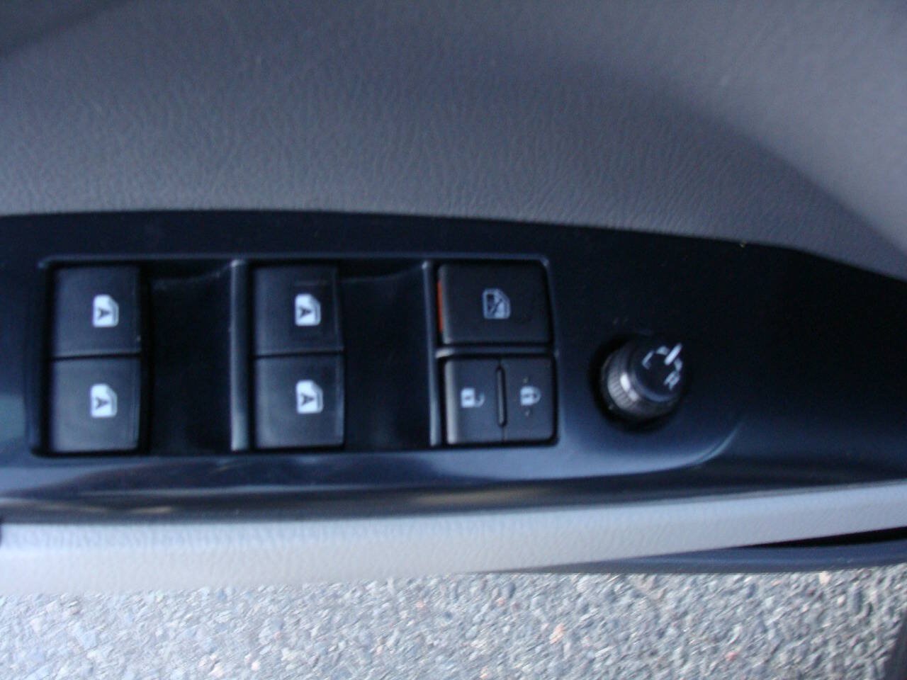 Used 2018 Toyota Camry SE FWD image 37