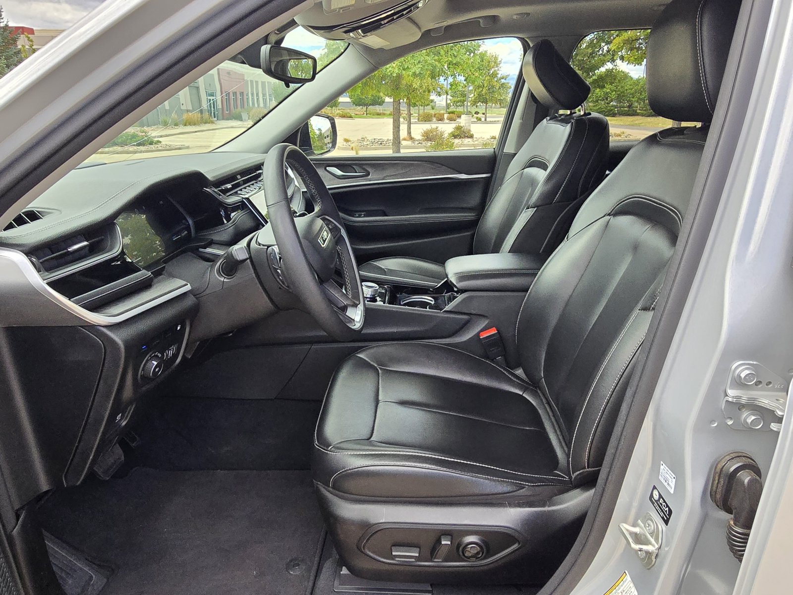 Used 2023 Jeep Grand Cherokee 4WD 4xe image 11