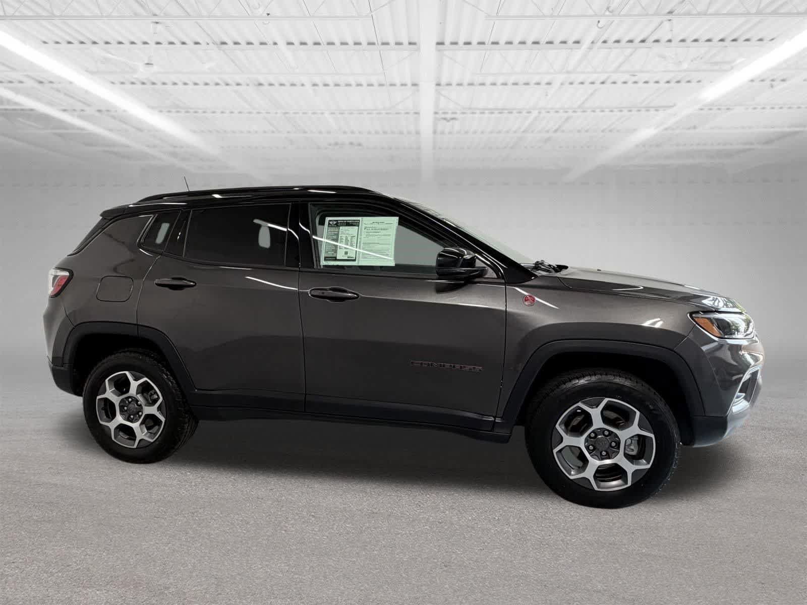Used 2022 Jeep Compass Trailhawk w/ Trailhawk Convenience Group AWD/4WD image 7