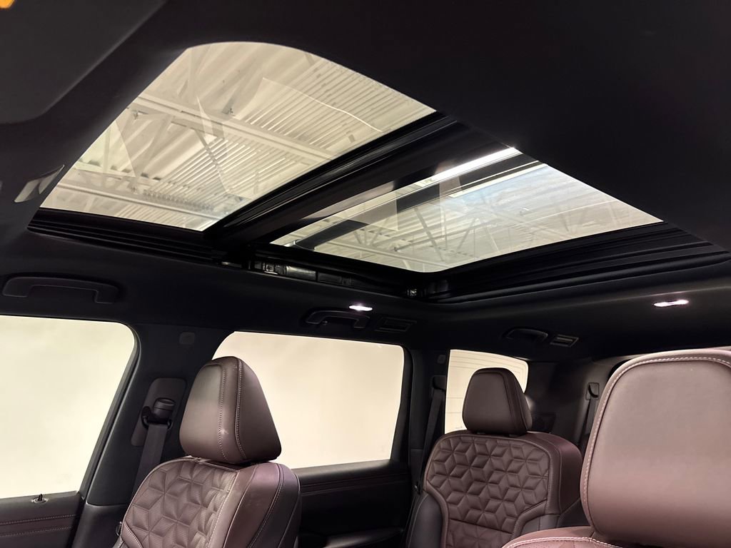 Used 2025 Nissan Armada Platinum Reserve AWD/4WD image 44