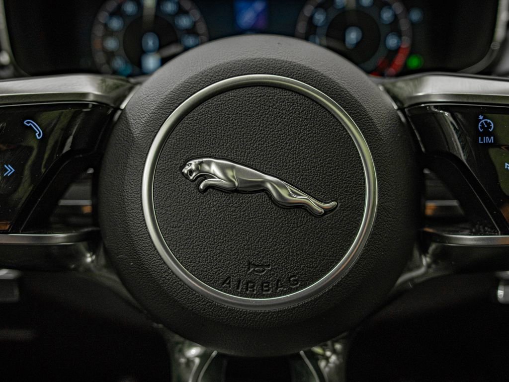 Certified 2025 Jaguar F-PACE R-Dynamic S AWD/4WD image 20