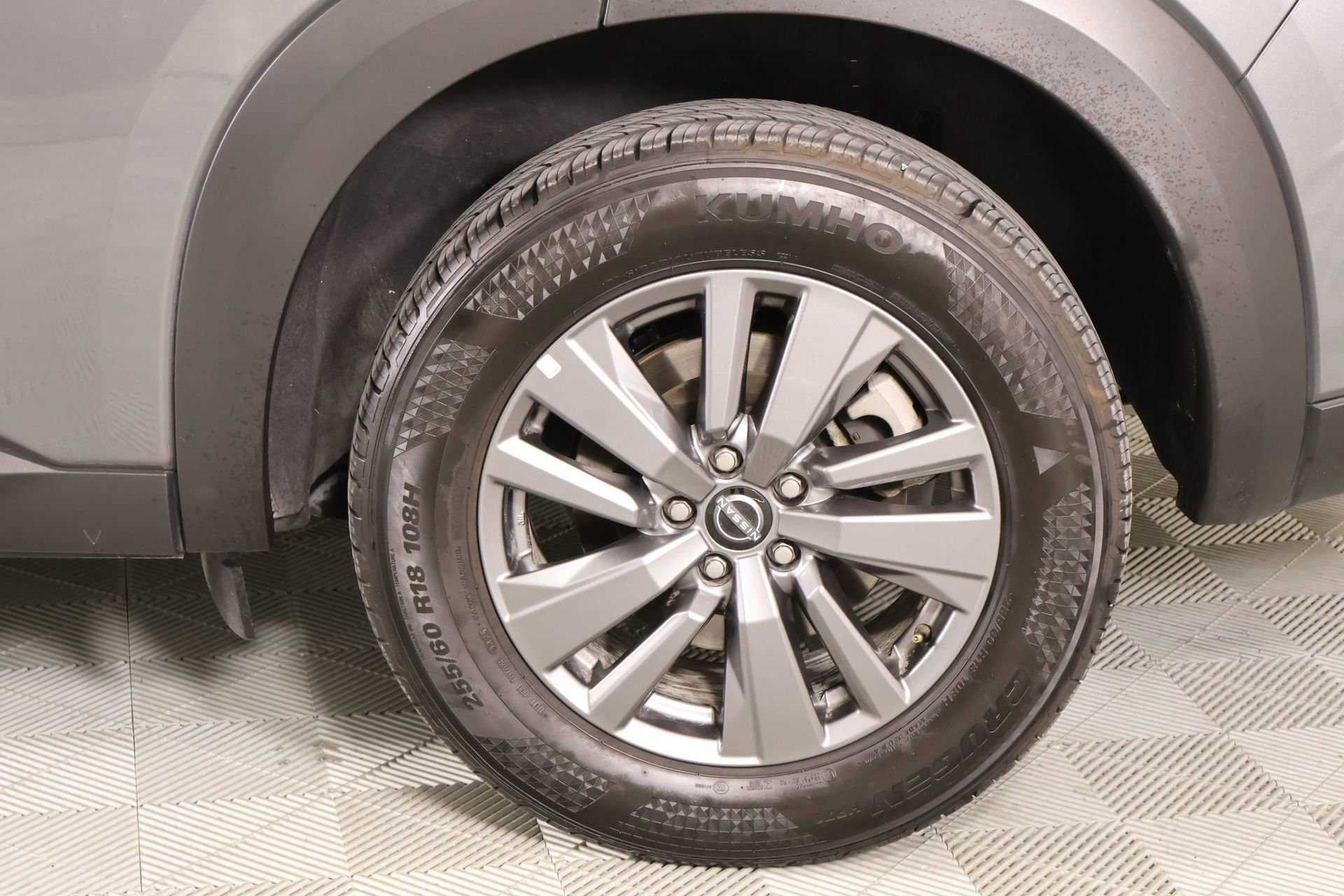 Used 2025 Nissan Pathfinder SV FWD image 18