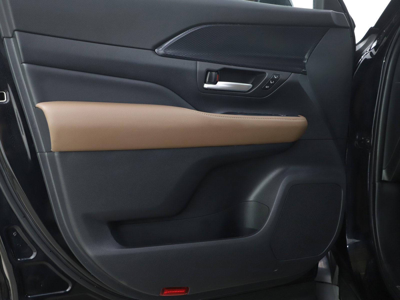 Used 2024 Toyota Grand Highlander AWD Hybrid image 21