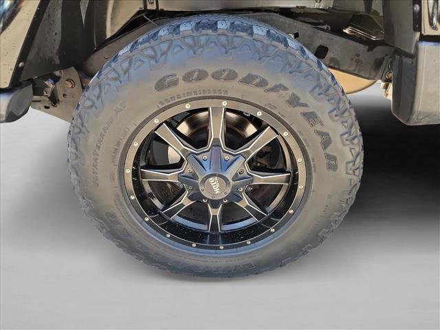 Used 2017 Jeep Wrangler Unlimited Sahara w/ Connectivity Group AWD/4WD image 9