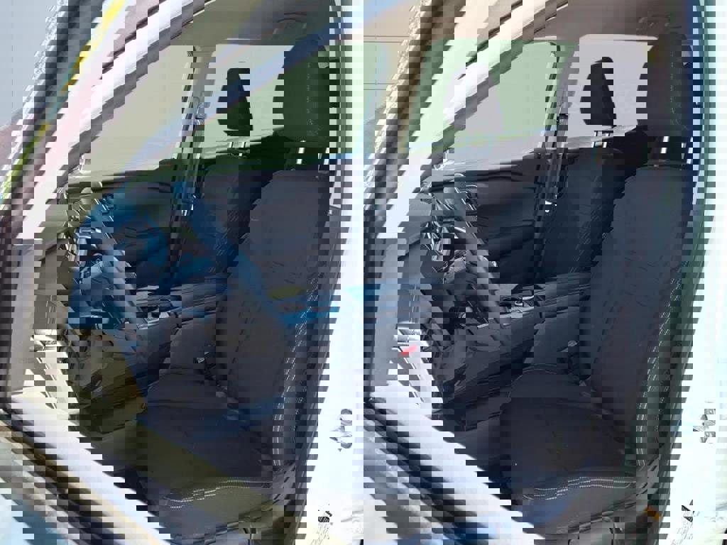 Used 2025 Nissan Rogue S image 3