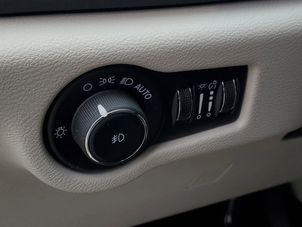 Used 2024 Chrysler Pacifica Touring-L FWD image 15