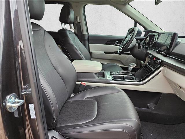 Used 2024 Kia Carnival EX FWD image 19