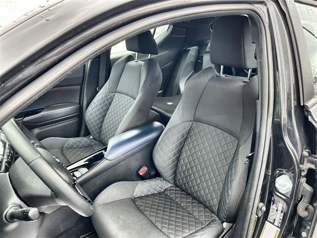 Used 2022 Toyota C-HR XLE image 20