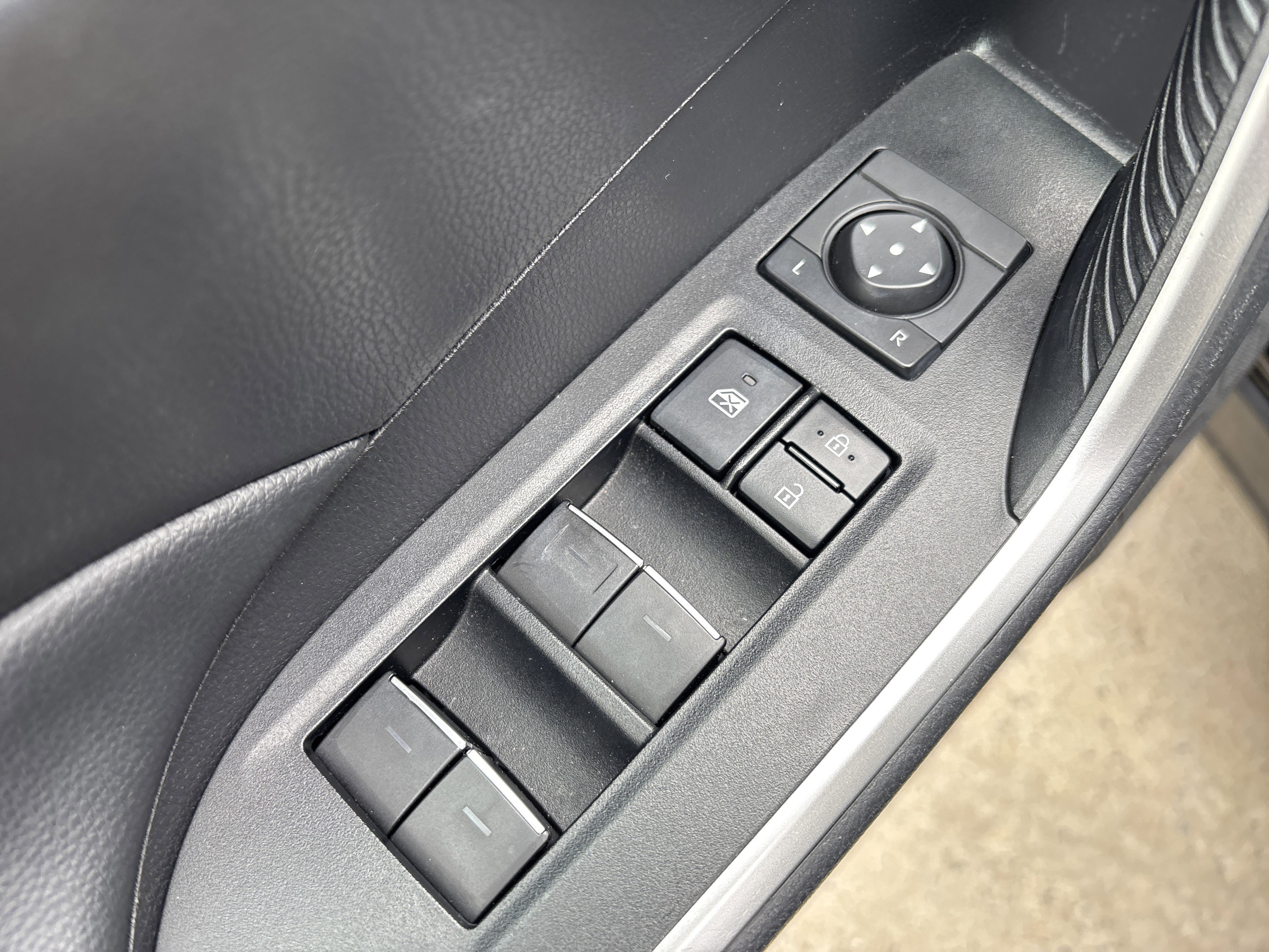 Used 2022 Toyota RAV4 XLE w/ Convenience Package AWD/4WD image 14