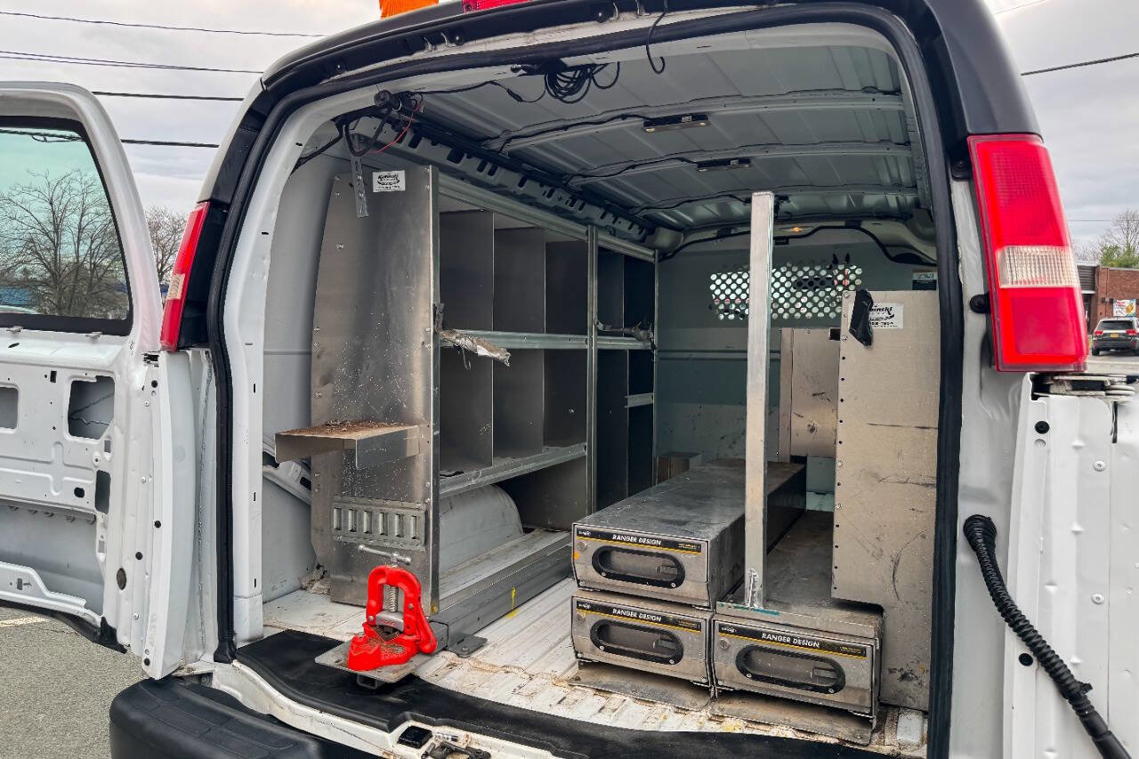 Used 2018 Chevrolet Express 2500 w/ Driver Convenience Package image 18