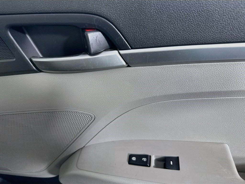 Used 2020 Hyundai Elantra SE FWD image 29
