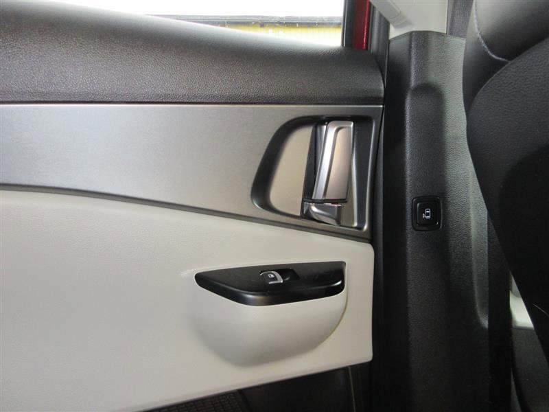Used 2022 Kia Carnival LX image 28