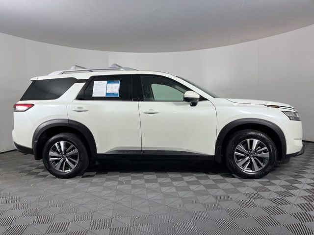 Used 2024 Nissan Pathfinder SL image 11