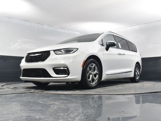 Used 2023 Chrysler Pacifica Limited image 47