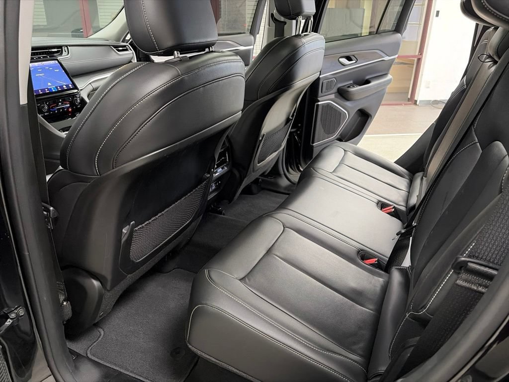 Certified 2022 Jeep Grand Cherokee Limited AWD/4WD image 16