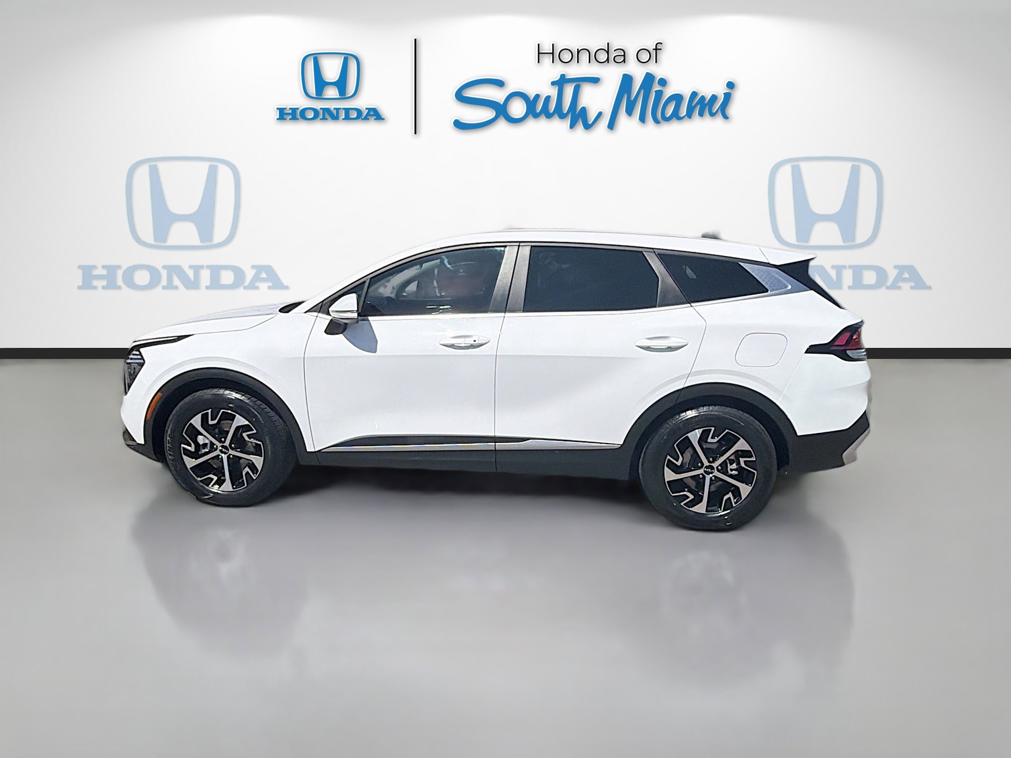 Used 2024 Kia Sportage EX image 4