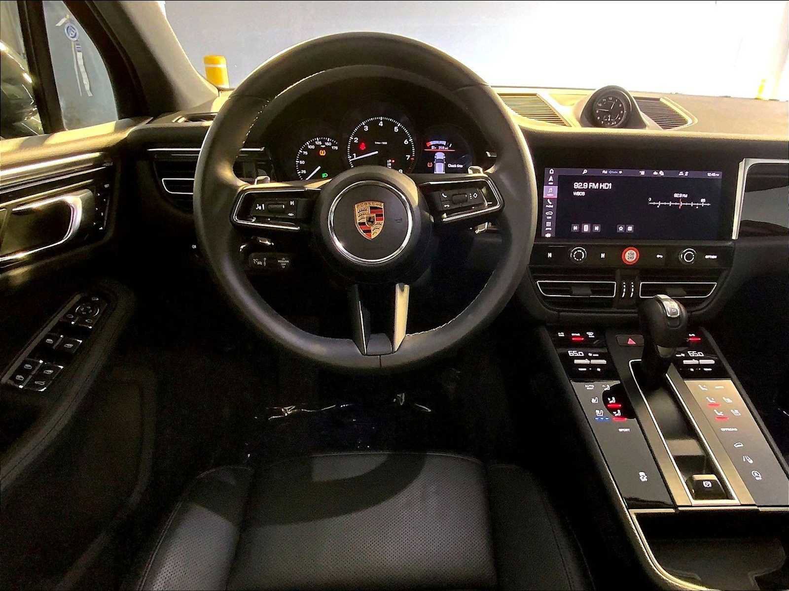 Used 2025 Porsche Macan image 13