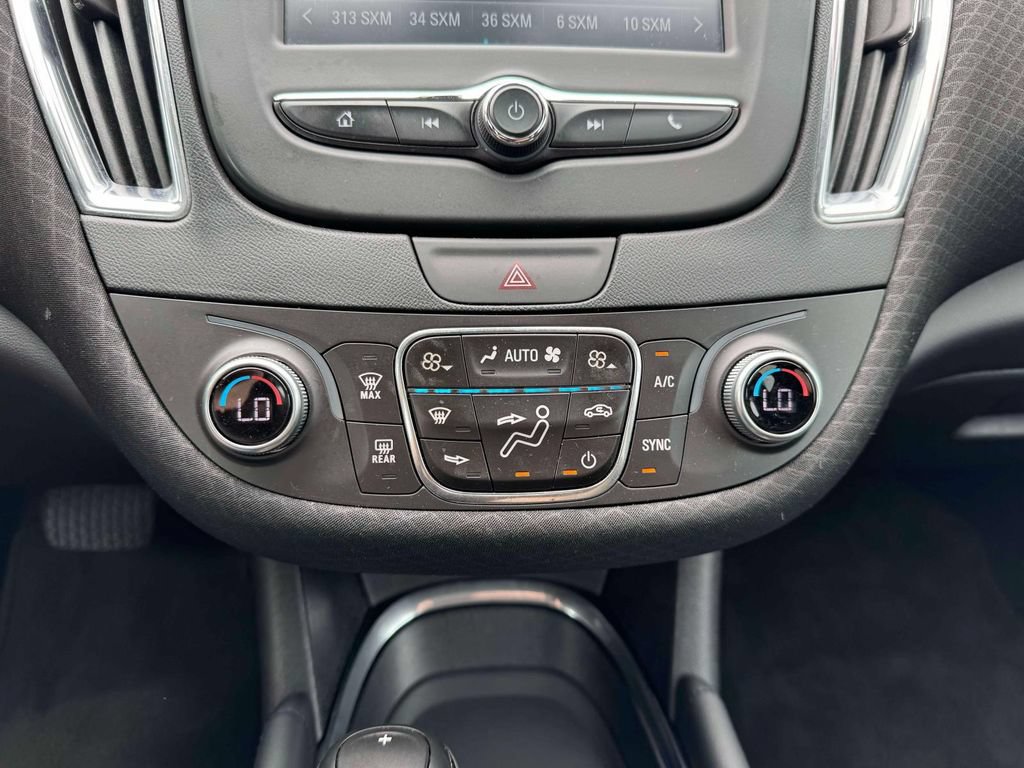 Used 2017 Chevrolet Malibu Hybrid FWD image 31