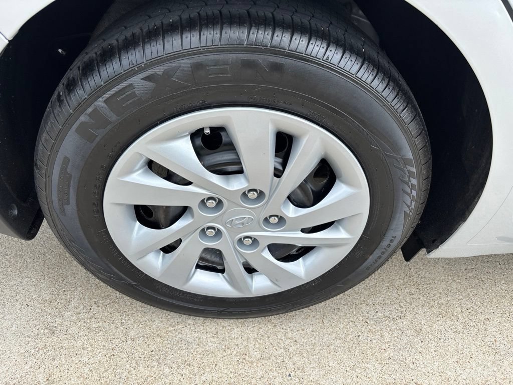 Used 2020 Hyundai Elantra SE FWD image 7