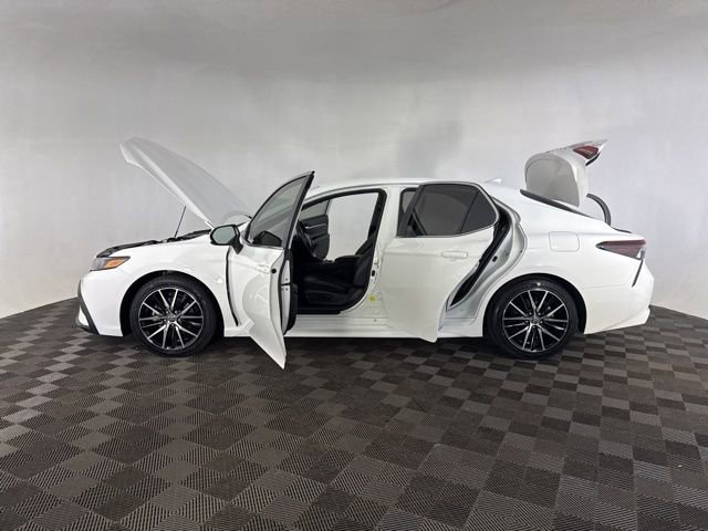 Used 2021 Toyota Camry SE image 11