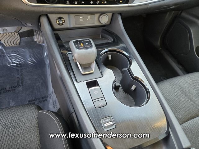 Used 2025 Nissan Rogue SV FWD image 29