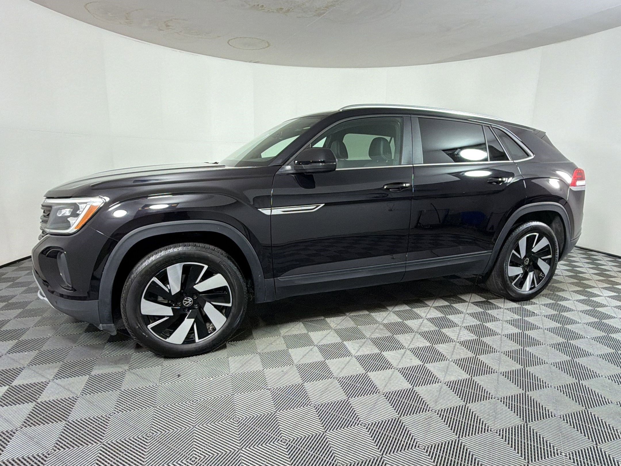 Used 2025 Volkswagen Atlas Cross Sport SE image 18