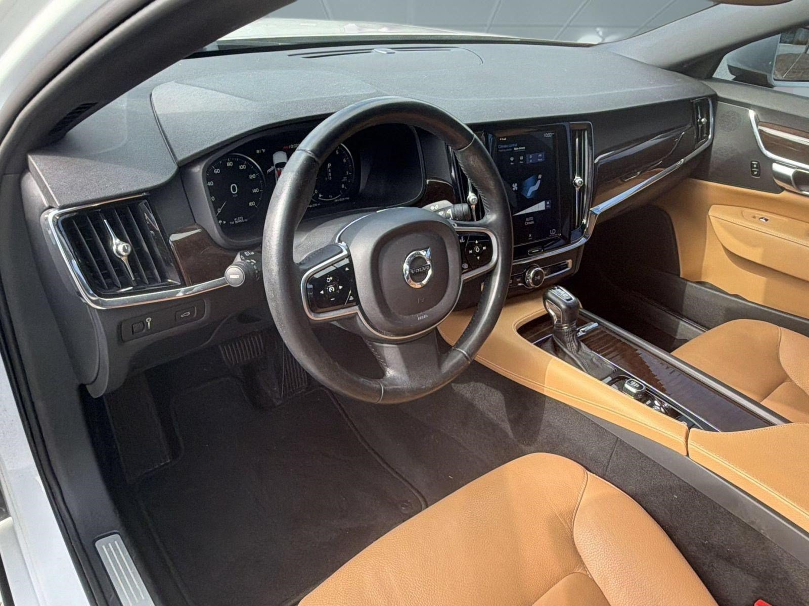 Used 2019 Volvo S90 T5 Momentum FWD image 4
