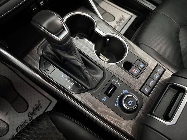 Used 2020 Toyota Highlander Limited image 16