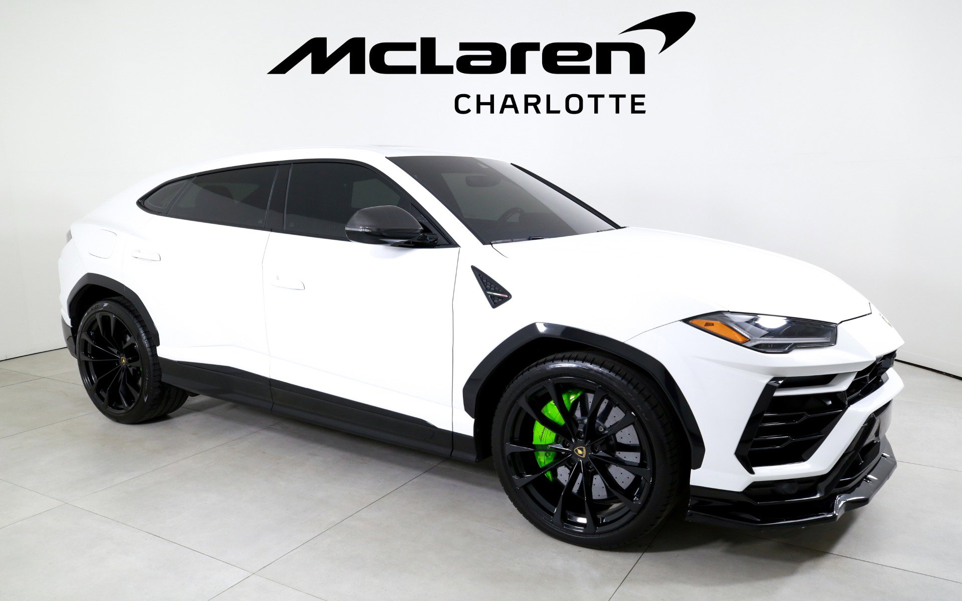 Used 2022 Lamborghini Urus AWD/4WD image 2