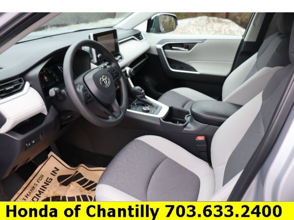 Used 2025 Toyota RAV4 XLE image 21