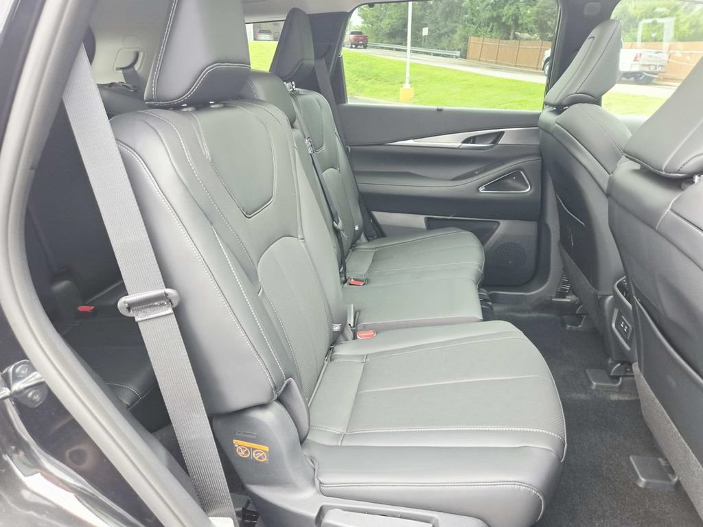 Used 2026 INFINITI QX60 Luxe w/ Cargo Package FWD image 17