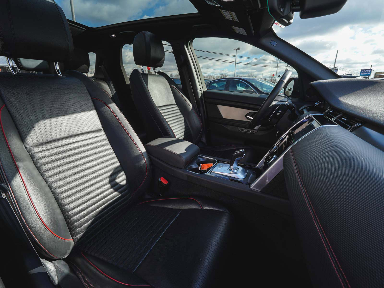 Used 2023 Land Rover Discovery Sport SE R-Dynamic image 39