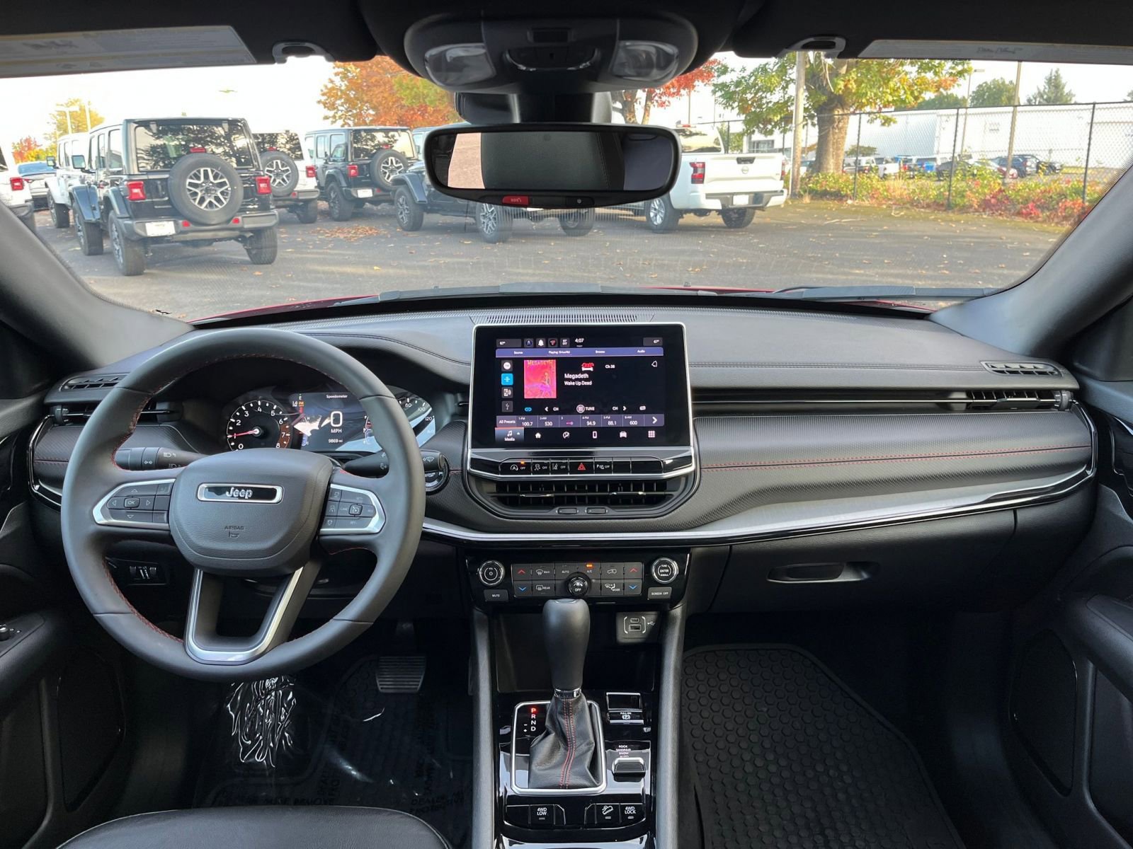 Used 2025 Jeep Compass Trailhawk image 33