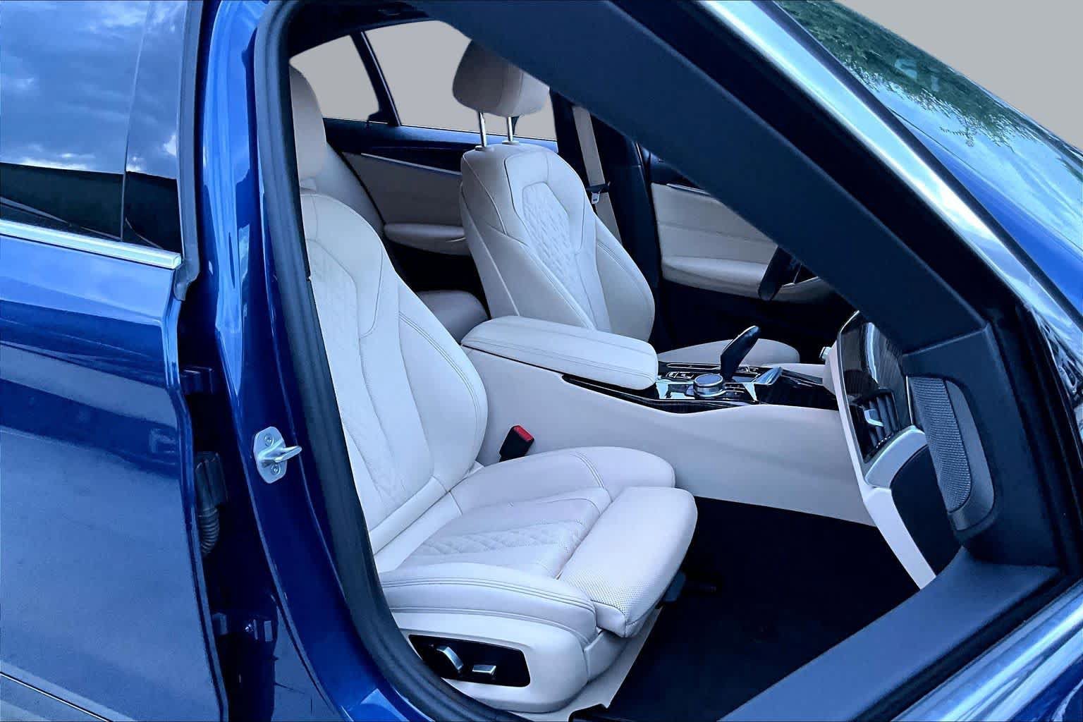 Used 2023 BMW 530i w/ Premium Package RWD image 9