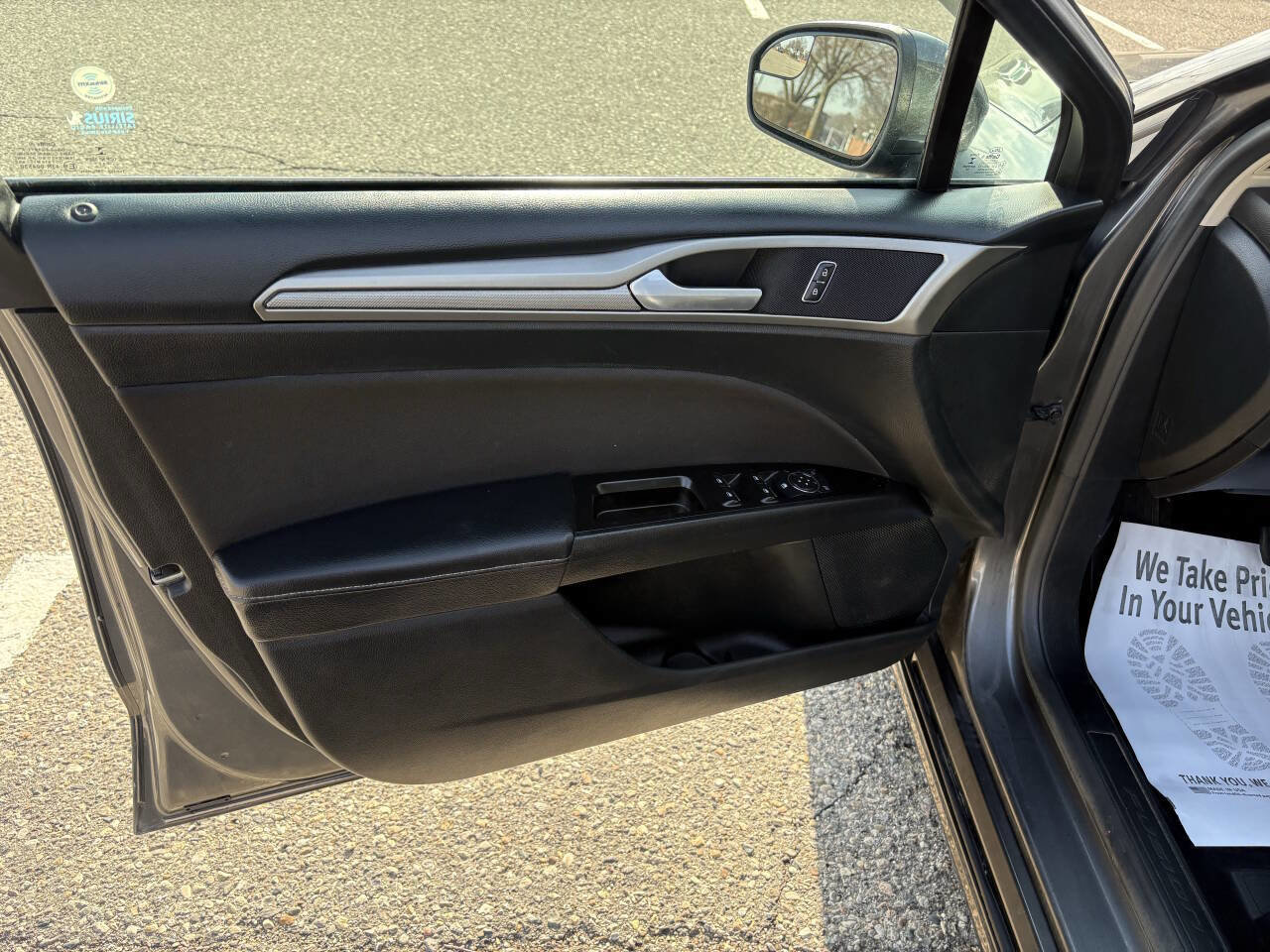 Used 2017 Ford Fusion SE w/ Fusion SE Technology Package FWD image 26