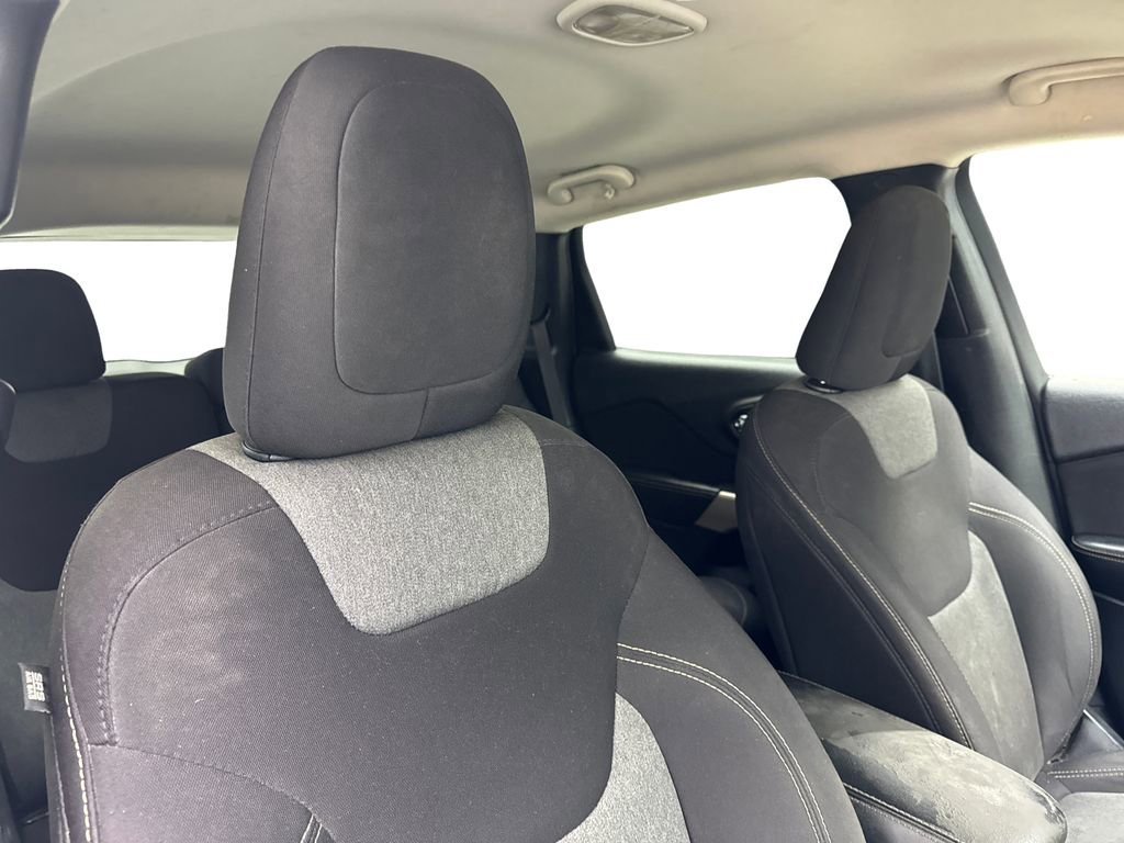 Used 2017 Jeep Cherokee Sport image 45