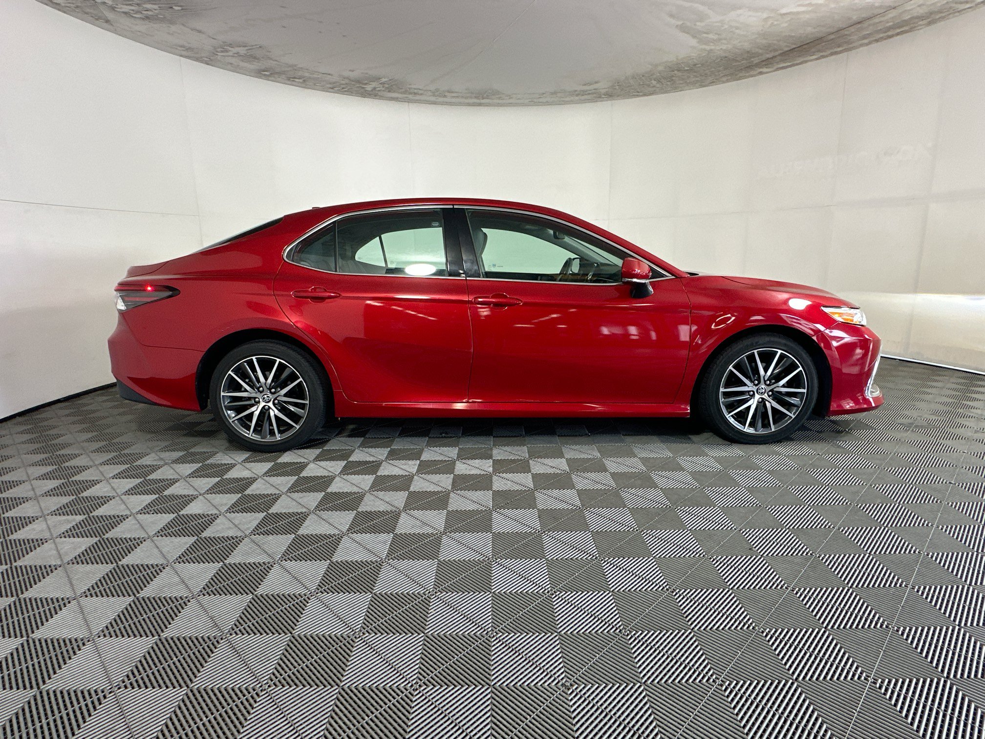 Used 2023 Toyota Camry XLE FWD image 2