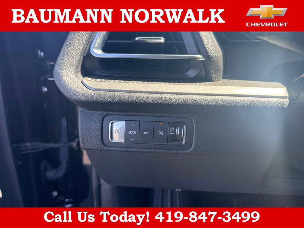 Used 2025 Chevrolet Traverse LT w/ Midnight/Sport Edition AWD/4WD image 15