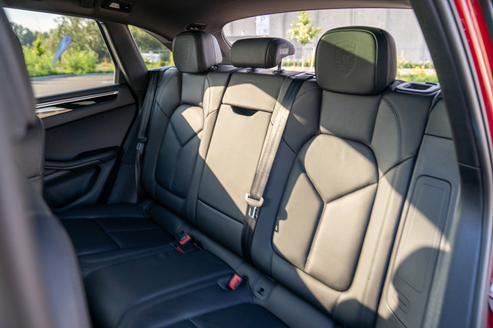 Certified 2022 Porsche Macan AWD/4WD image 24