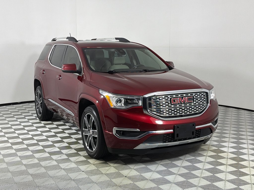 Used 2017 GMC Acadia Denali w/ Technology Package FWD image 3