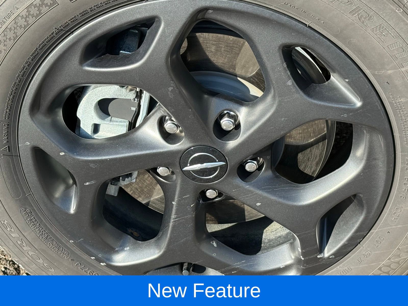 Used 2023 Chrysler Pacifica Touring-L w/ Uconnect Theater Family Group image 11