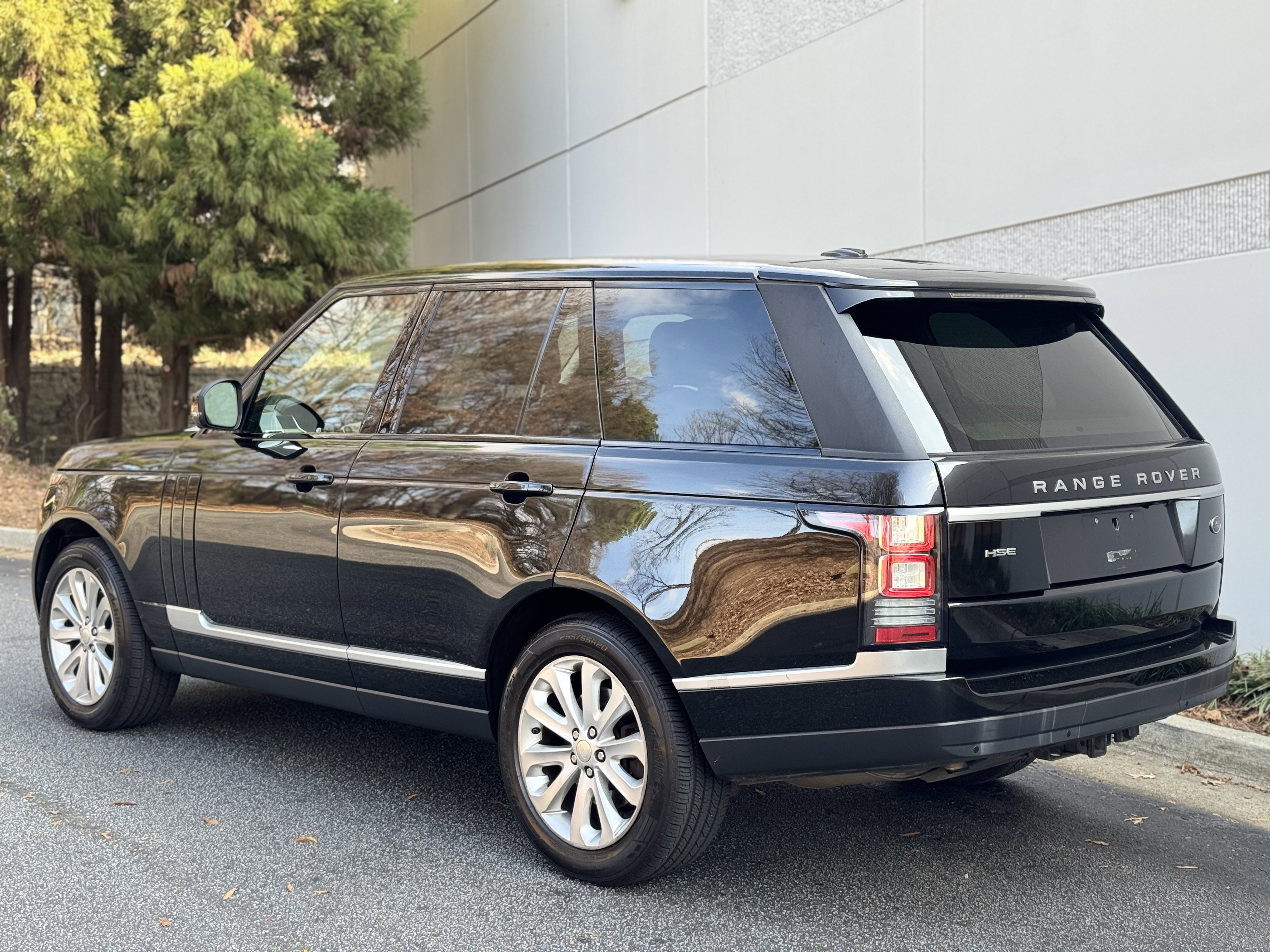 Used 2015 Land Rover Range Rover HSE image 36