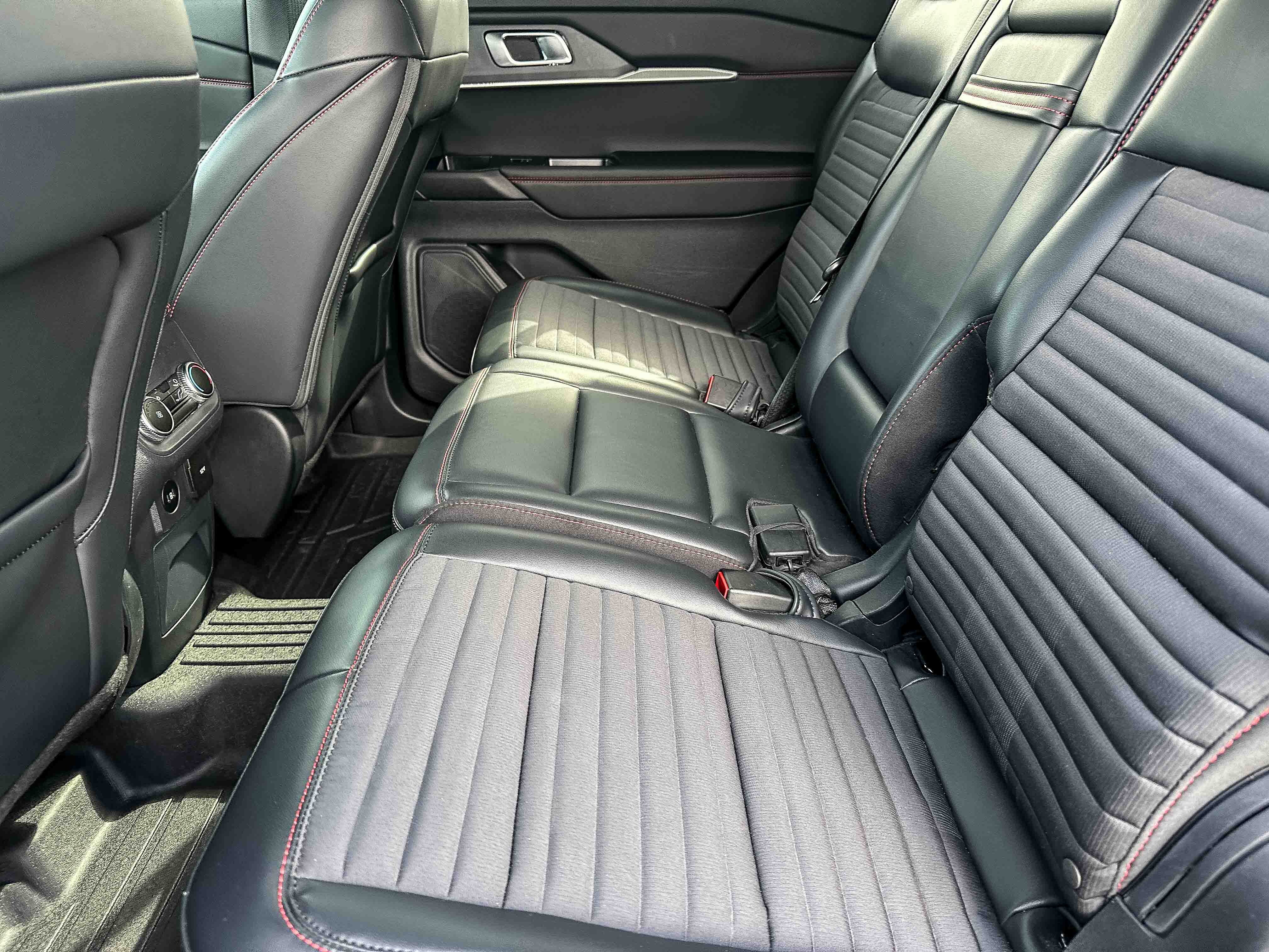 Used 2025 Ford Explorer ST-Line image 18