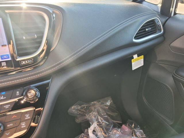 New 2026 Chrysler Pacifica Select FWD image 23