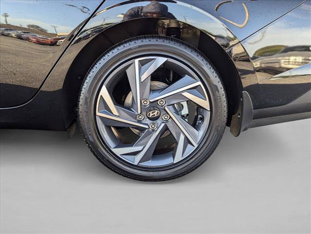 Certified 2025 Hyundai Elantra SEL FWD image 9