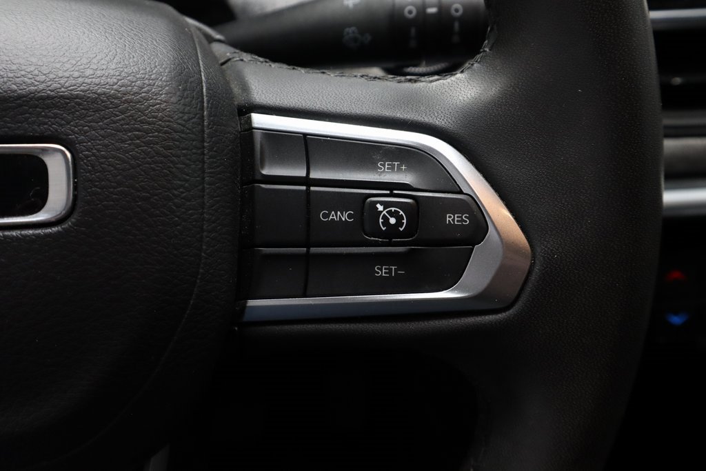 Used 2024 Jeep Compass Latitude image 28