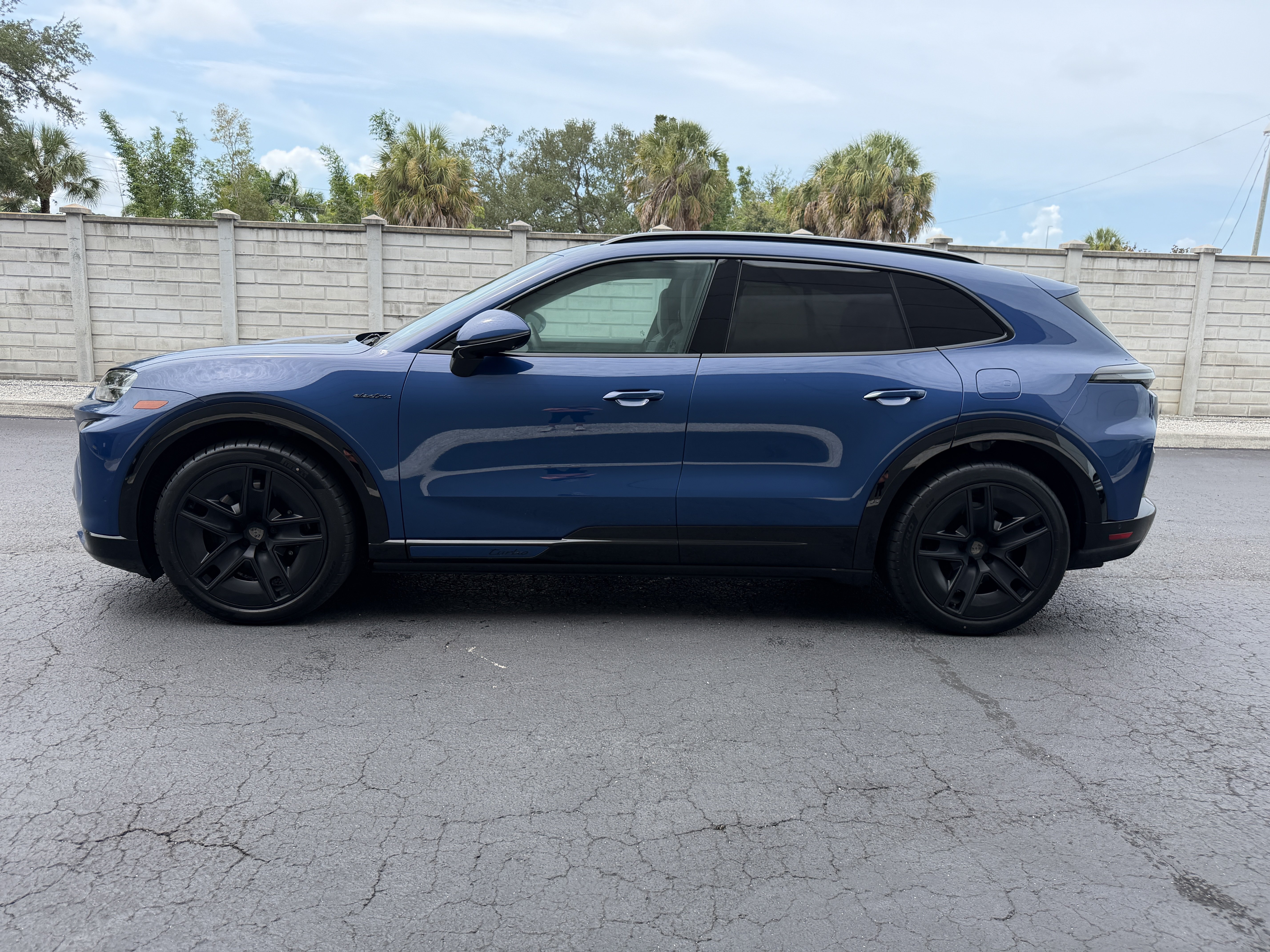 New 2026 Porsche Cayenne Turbo Electric AWD/4WD image 2