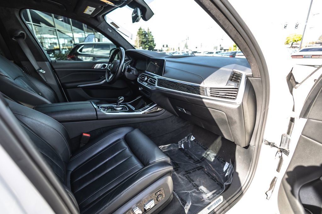 Used 2022 BMW X7 M50i w/ Cold Weather Package AWD/4WD image 31