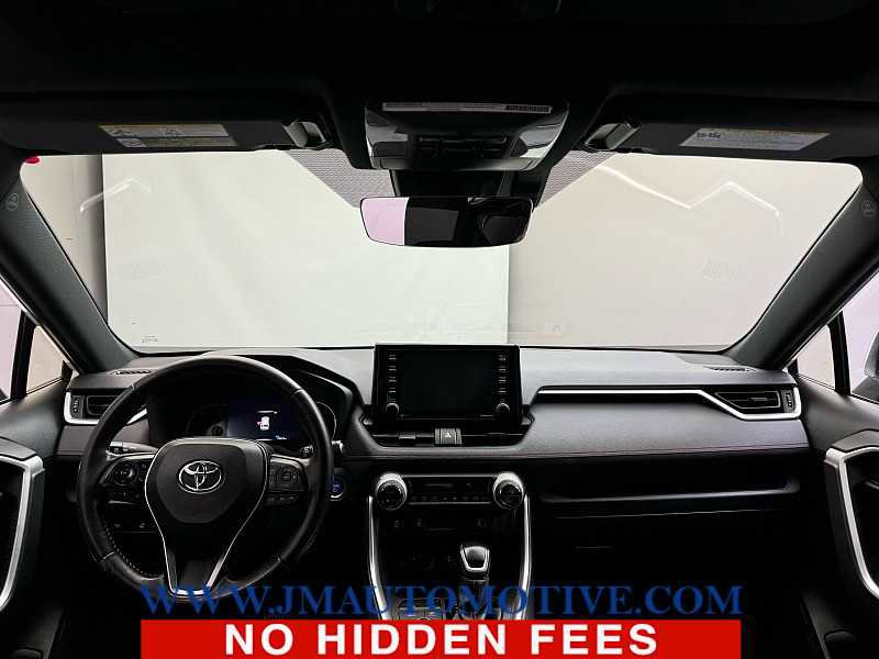 Used 2021 Toyota RAV4 SE w/ Weather & Moonroof Package image 14