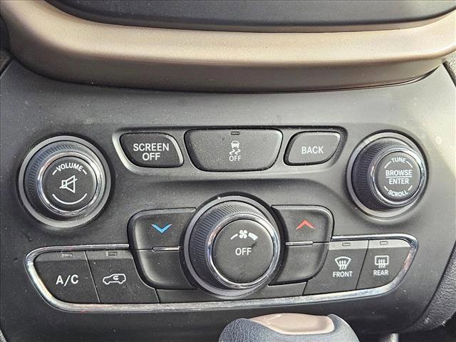 Used 2017 Jeep Cherokee Latitude image 12